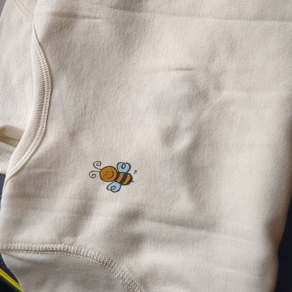 🐝beeXpression Organic Bee Onesie - Picture 4 of 9